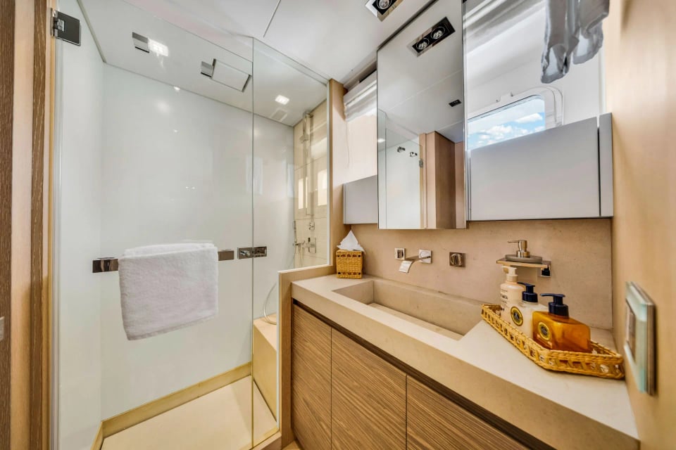 Astonish — 97' yacht San Lorenzo for charter in Miami