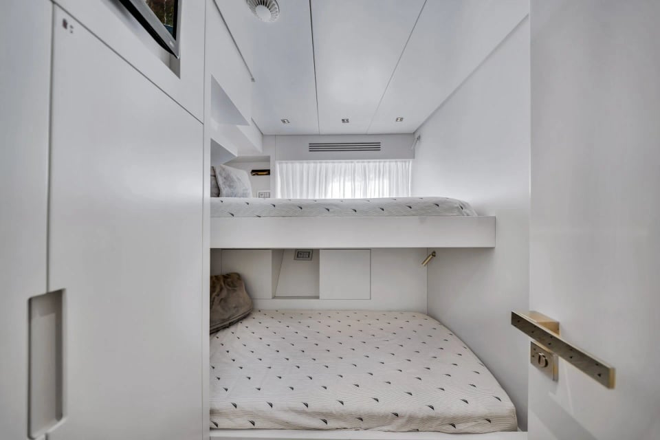 Astonish — 97' yacht San Lorenzo for charter in Miami