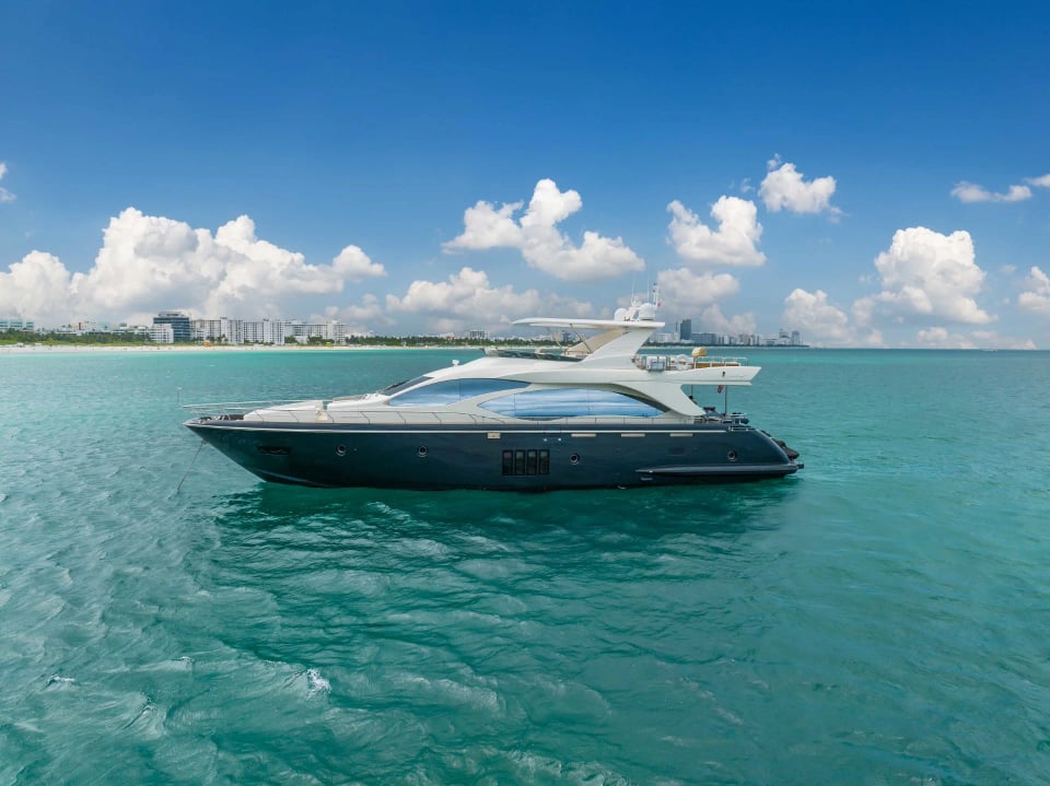 Sky — 84' yacht Azimut for charter in Miami