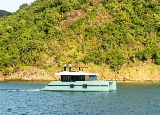 Power Cat — 70' yacht Sunreef for charter in Miami