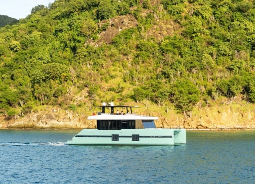 Power Cat — 70' yacht Sunreef for charter in Miami