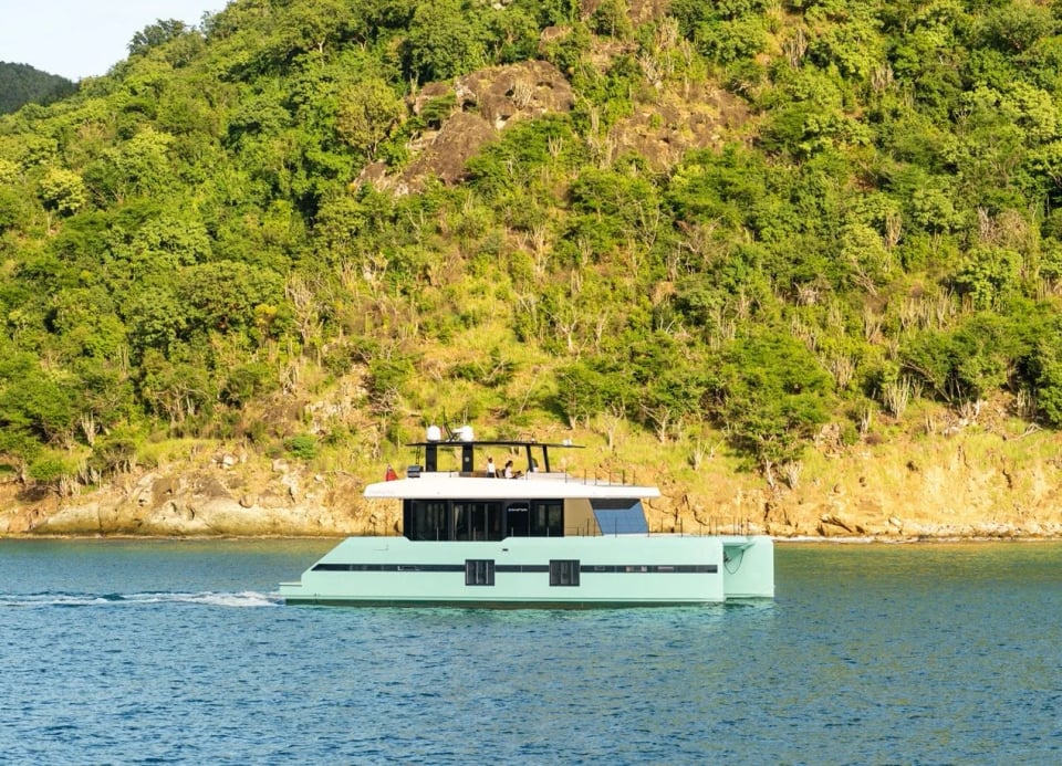 Power Cat — 70' yacht Sunreef for charter in Miami