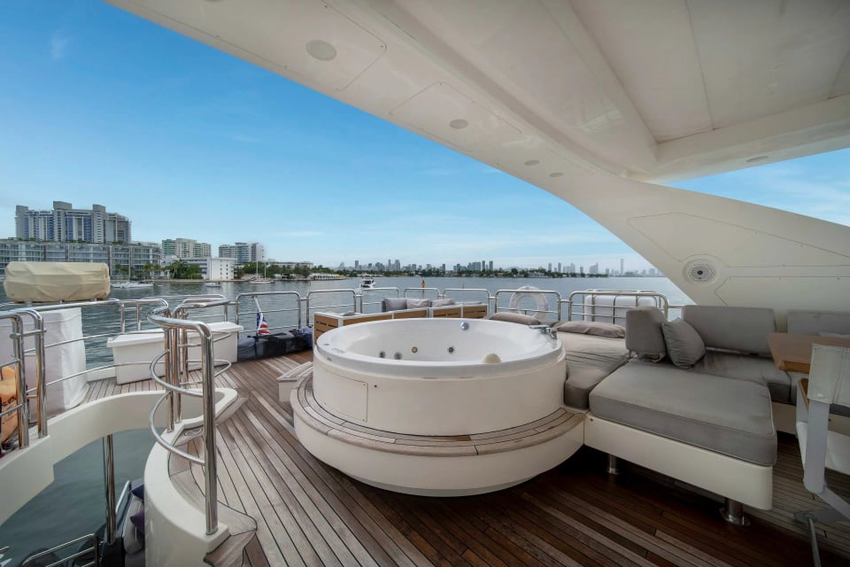 Sky — 84' yacht Azimut for charter in Miami