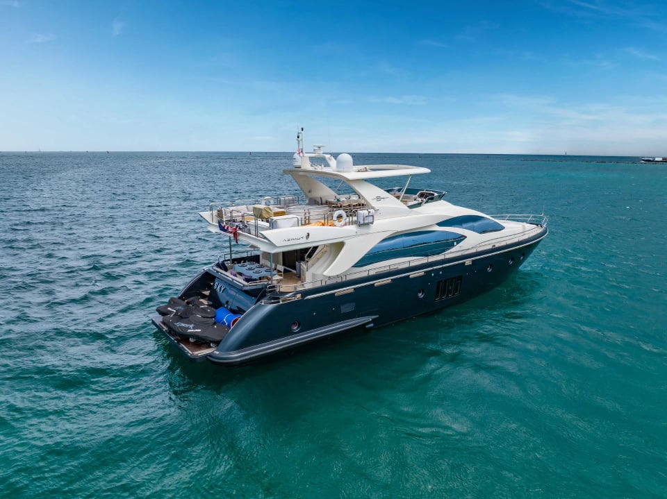 Sky — 84' yacht Azimut for charter in Miami