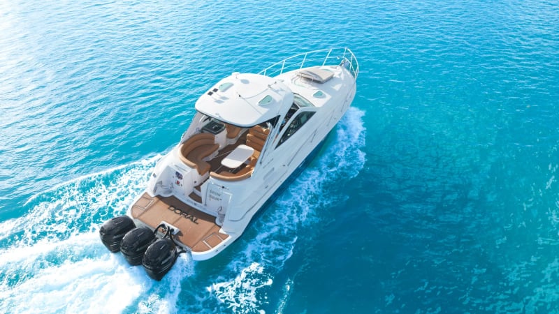 Yacht charter on Biscayne Bay in Miami