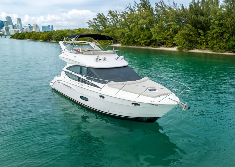Crescendo 45' Meridian — private yacht charter in Miami