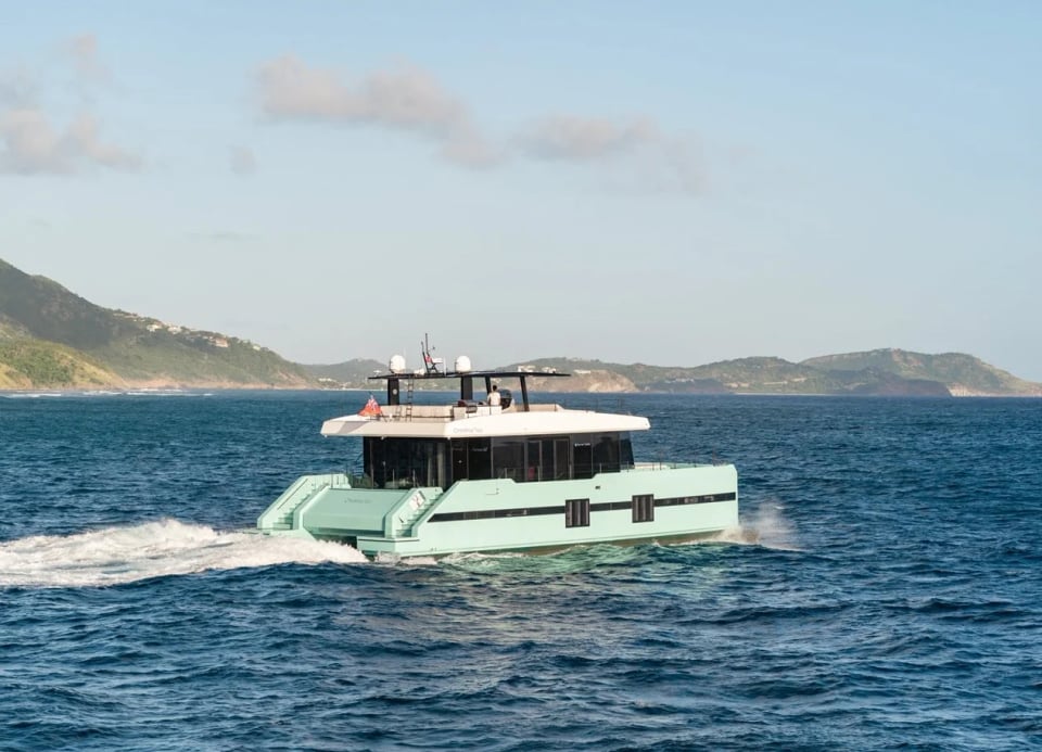 Power Cat — 70' yacht Sunreef for charter in Miami