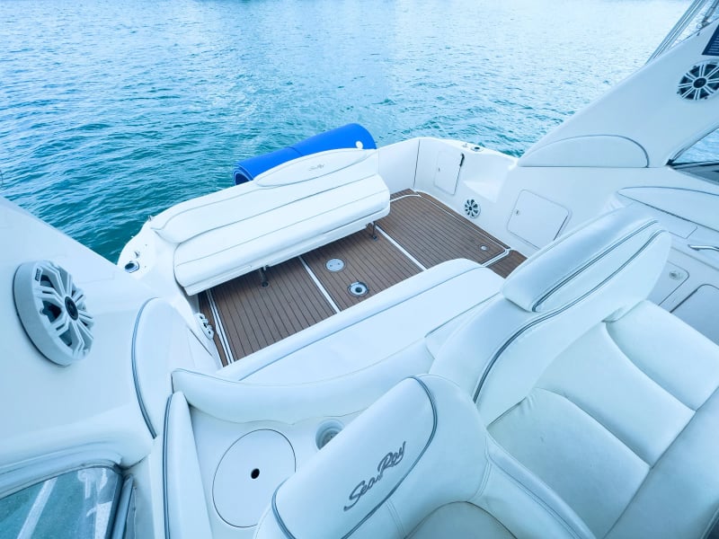 Yacht charter on Biscayne Bay in Miami