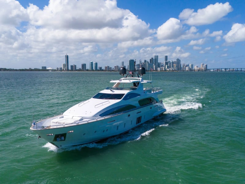 Sale Vita 105' Azimut — private yacht charter in Miami