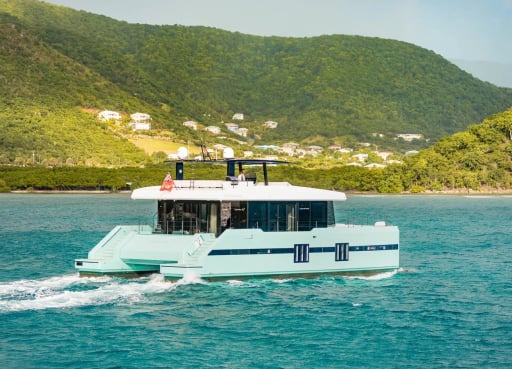 Power Cat — 70' yacht Sunreef for charter in Miami