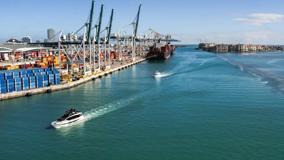 CIAO 5 — 116' yacht Pershing for charter in Miami